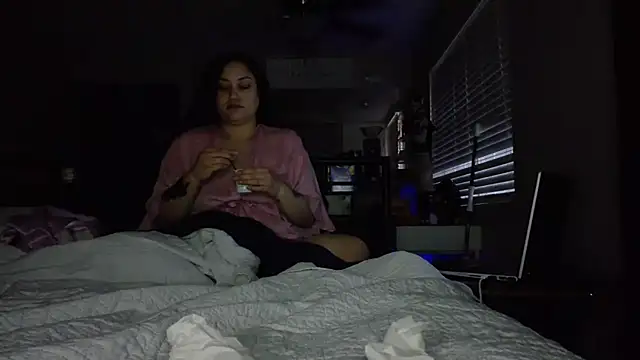 Snapshot of honeeyyy_pot chatting on October 11, 2025, 1:01 pm honeeyyy pot online show from October 11, 2025, 1:01 pm