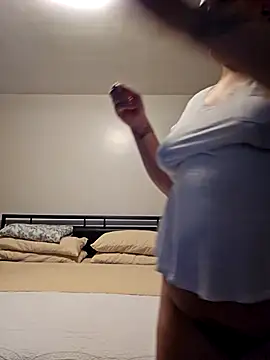 Snapshot of honeeyyy_pot chatting on April 7, 2026, 5:42 am honeeyyy pot online show from April 7, 2026, 5:42 am