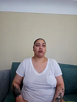 Snapshot of honeeyyy_pot chatting on April 2, 2026, 7:42 pm honeeyyy pot online show from April 2, 2026, 7:42 pm