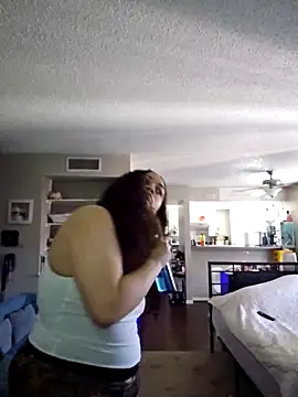 Snapshot of honeeyyy_pot chatting on September 25, 2025, 6:14 pm honeeyyy pot online show from September 25, 2025, 6:14 pm