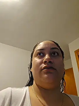 Snapshot of honeeyyy_pot chatting on April 16, 2026, 5:30 am honeeyyy pot online show from April 16, 2026, 5:30 am