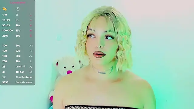 Emmaa Saenz  online show from March 9, 2026, 10:13 pm