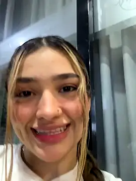 Snapshot of Arianavillada chatting on November 23, 2025, 1:15 am Arianavillada online show from November 23, 2025, 1:15 am