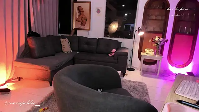 Snapshot of misschloe__ chatting on February 18, 2025, 1:54 am misschloe online show from February 18, 2025, 1:54 am