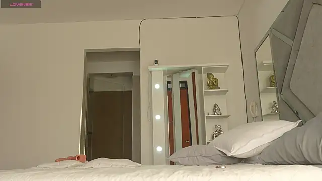 niiaa1 online show from April 21, 2026, 1:07 pm