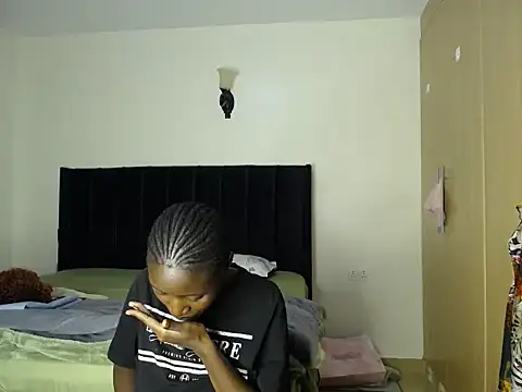 Snapshot of thicky_anncy chatting on November 13, 2025, 11:08 pm thicky anncy online show from November 13, 2025, 11:08 pm