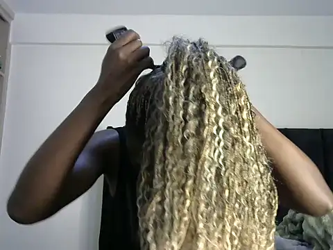 Snapshot of thicky_anncy chatting on October 4, 2025, 11:39 pm thicky anncy online show from October 4, 2025, 11:39 pm