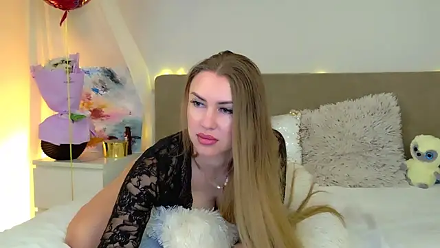 Snapshot of LuisaSin chatting on June 8, 2026, 7:09 am LuisaSin online show from June 8, 2026, 7:09 am