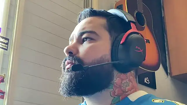 Snapshot of Dziignr chatting on December 5, 2025, 1:43 pm Dziignr online show from December 5, 2025, 1:43 pm