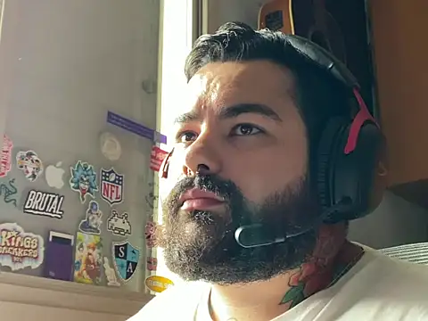 Snapshot of Dziignr chatting on October 26, 2025, 7:47 pm Dziignr online show from October 26, 2025, 7:47 pm