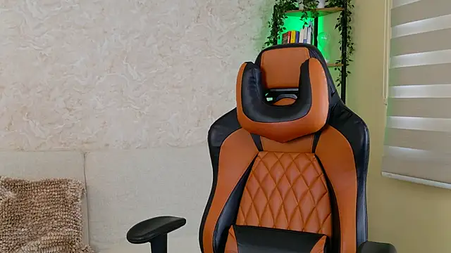 Snapshot of AdanReilly chatting on January 10, 2025, 10:04 pm AdanReilly online show from January 10, 2025, 10:04 pm