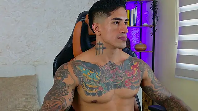 Snapshot of AdanReilly chatting on February 20, 2025, 7:19 pm AdanReilly online show from February 20, 2025, 7:19 pm