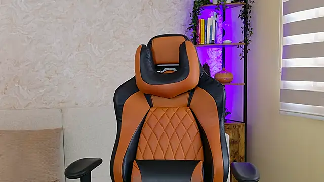 Snapshot of AdanReilly chatting on January 27, 2025, 7:56 pm AdanReilly online show from January 27, 2025, 7:56 pm