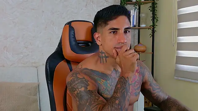 Snapshot of AdanReilly chatting on March 5, 2025, 8:00 pm AdanReilly online show from March 5, 2025, 8:00 pm