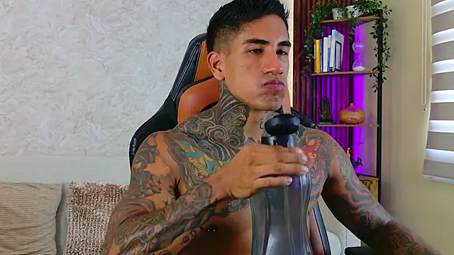 Snapshot of AdanReilly chatting on September 17, 2025, 3:14 pm AdanReilly online show from September 17, 2025, 3:14 pm