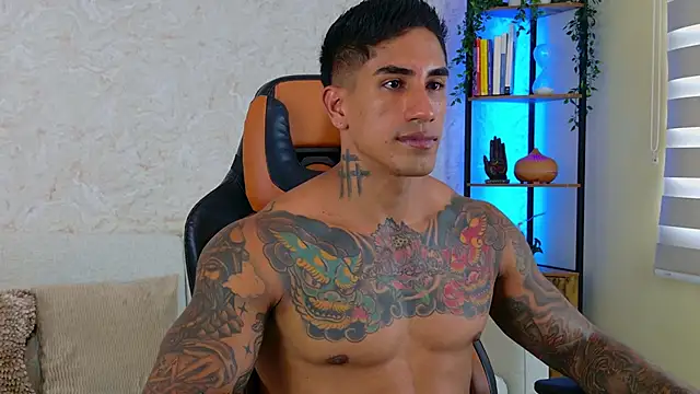 Snapshot of AdanReilly chatting on March 7, 2025, 7:38 pm AdanReilly online show from March 7, 2025, 7:38 pm