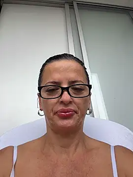 Snapshot of CioniWeiss chatting on November 24, 2025, 12:16 pm CioniWeiss online show from November 24, 2025, 12:16 pm