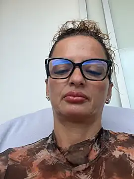 Snapshot of CioniWeiss chatting on December 19, 2025, 10:23 pm CioniWeiss online show from December 19, 2025, 10:23 pm