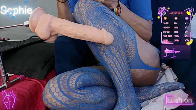 Snapshot of Sophiehuntress chatting on October 4, 2025, 1:56 pm Sophiehuntress online show from October 4, 2025, 1:56 pm