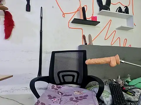 Snapshot of Sophiehuntress chatting on March 4, 2025, 10:57 am Sophiehuntress online show from March 4, 2025, 10:57 am