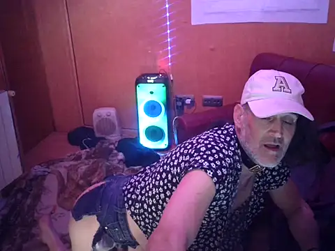 Snapshot of Lia_Y_PatrickX chatting on November 26, 2025, 9:48 pm Lia Y PatrickX online show from November 26, 2025, 9:48 pm