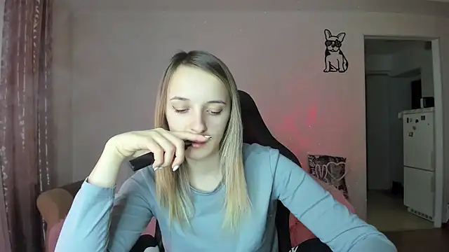 Snapshot of RouseReed chatting on February 4, 2026, 1:06 pm RouseReed online show from February 4, 2026, 1:06 pm