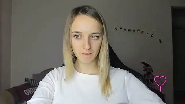 Snapshot of RouseReed chatting on December 16, 2025, 1:04 pm RouseReed online show from December 16, 2025, 1:04 pm