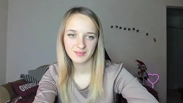 Snapshot of RouseReed chatting on December 15, 2025, 1:17 pm RouseReed online show from December 15, 2025, 1:17 pm