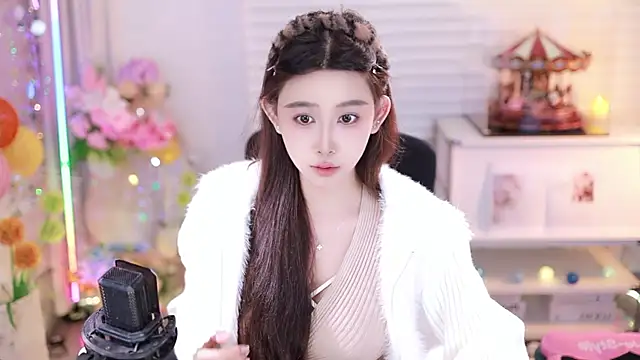 Snapshot of SleepArtist chatting on December 18, 2025, 4:22 pm SleepArtist online show from December 18, 2025, 4:22 pm