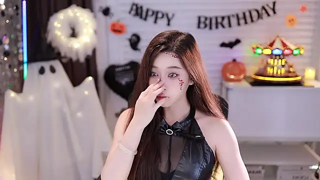 Snapshot of SleepArtist chatting on October 31, 2025, 12:02 pm SleepArtist online show from October 31, 2025, 12:02 pm