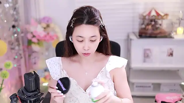 Snapshot of SleepArtist chatting on February 7, 2026, 8:11 am SleepArtist online show from February 7, 2026, 8:11 am