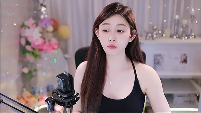 Snapshot of SleepArtist chatting on October 23, 2025, 1:32 pm SleepArtist online show from October 23, 2025, 1:32 pm