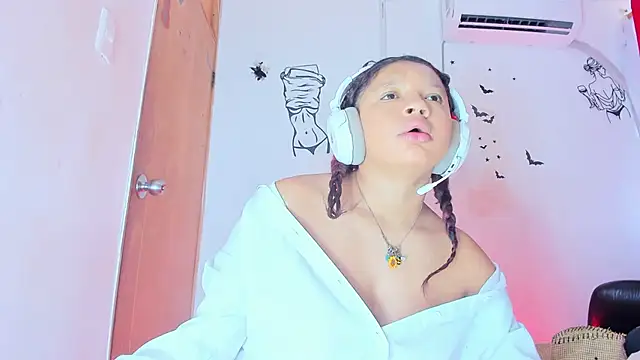 Emily Coper18 online show from January 12, 2026, 1:29 pm