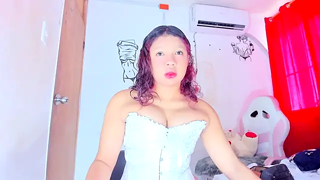 Emily Coper18 online show from February 14, 2026, 1:44 pm