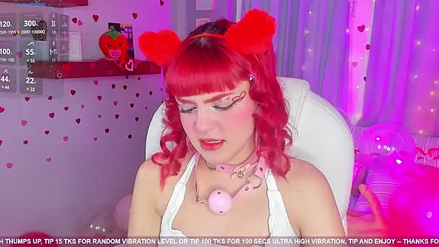 Snapshot of Tiny__Emmy chatting on February 14, 2025, 10:04 pm Tiny Emmy online show from February 14, 2025, 10:04 pm