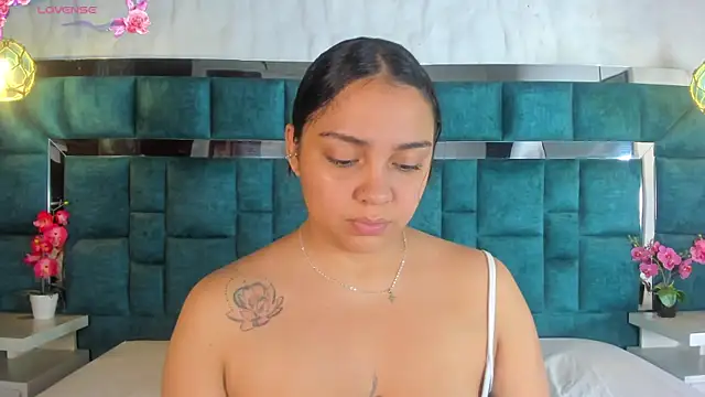 Snapshot of Abril_Gomez06 chatting on May 4, 2026, 8:00 pm Abril Gomez06 online show from May 4, 2026, 8:00 pm