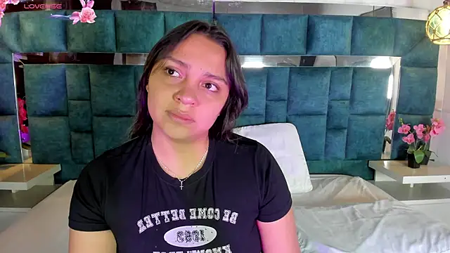 Snapshot of Abril_Gomez06 chatting on July 17, 2026, 8:17 pm Abril Gomez06 online show from July 17, 2026, 8:17 pm