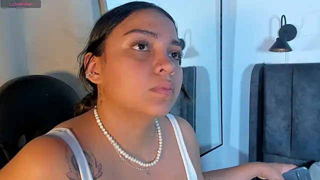 Snapshot of Abril_Gomez06 chatting on May 15, 2026, 5:22 pm Abril Gomez06 online show from May 15, 2026, 5:22 pm