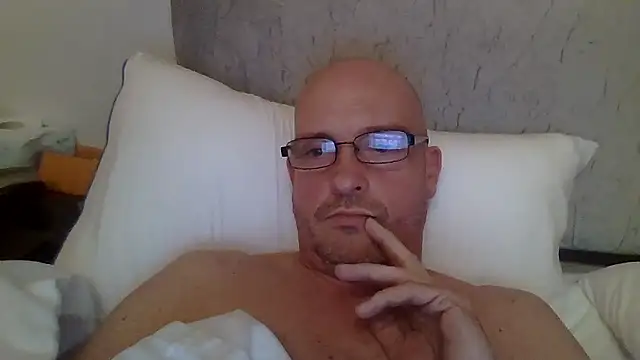 Snapshot of mrtickle0025 chatting on January 8, 2026, 10:10 am mrtickle0025 online show from January 8, 2026, 10:10 am