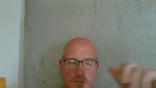 Snapshot of mrtickle0025 chatting on June 9, 2026, 9:21 am mrtickle0025 online show from June 9, 2026, 9:21 am