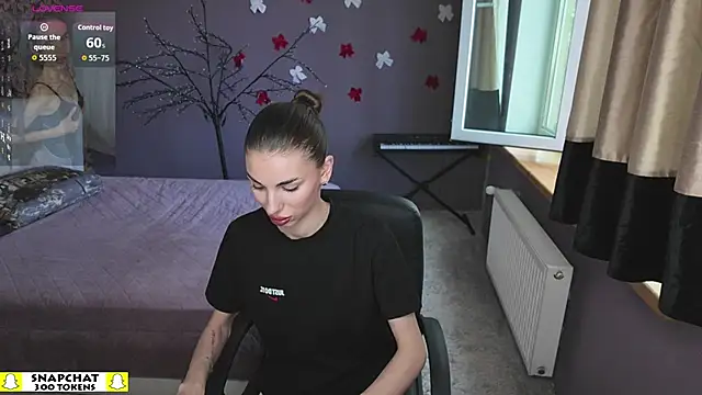 EmmyGreans online show from April 17, 2026, 11:46 am