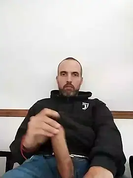 Snapshot of leon3875 chatting on December 19, 2024, 3:30 pm leon3875 online show from December 19, 2024, 3:30 pm