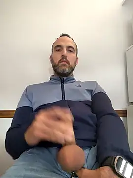 Snapshot of leon3875 chatting on December 5, 2025, 3:32 pm leon3875 online show from December 5, 2025, 3:32 pm