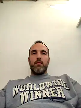 Snapshot of leon3875 chatting on November 3, 2025, 3:48 pm leon3875 online show from November 3, 2025, 3:48 pm