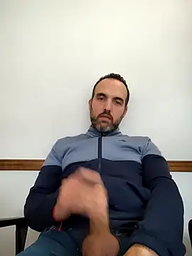 Snapshot of leon3875 chatting on October 31, 2025, 3:30 pm leon3875 online show from October 31, 2025, 3:30 pm