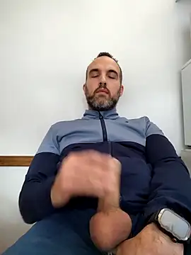 Snapshot of leon3875 chatting on December 2, 2025, 3:25 pm leon3875 online show from December 2, 2025, 3:25 pm