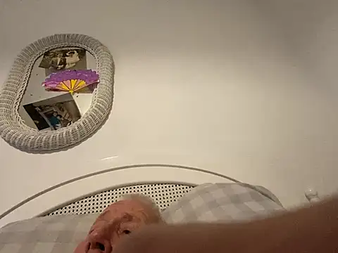 Snapshot of Bossinmidd12 chatting on December 7, 2024, 9:39 pm Bossinmidd12 online show from December 7, 2024, 9:39 pm