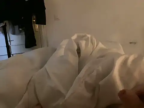 Snapshot of Bossinmidd12 chatting on February 3, 2025, 8:35 am Bossinmidd12 online show from February 3, 2025, 8:35 am