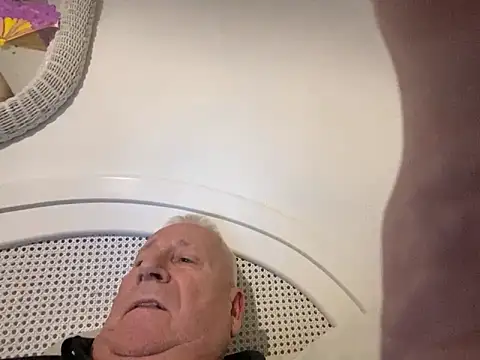 Snapshot of Bossinmidd12 chatting on March 14, 2025, 8:28 pm Bossinmidd12 online show from March 14, 2025, 8:28 pm