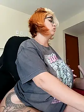 Snapshot of Escarlate4you_ chatting on December 18, 2025, 9:14 am Escarlate4you online show from December 18, 2025, 9:14 am